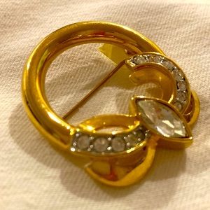 Monet heavy gold tone rhinestone pin. Excellent. All original stones.